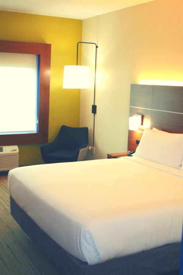 Holiday Inn Express Hotel & Suites Marina By Ihg Exteriör bild