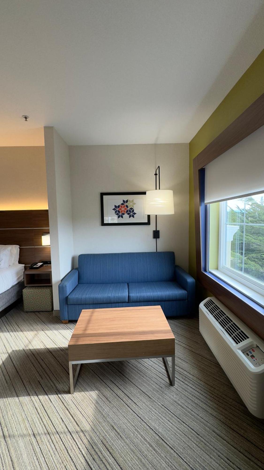 Holiday Inn Express Hotel & Suites Marina By Ihg Exteriör bild