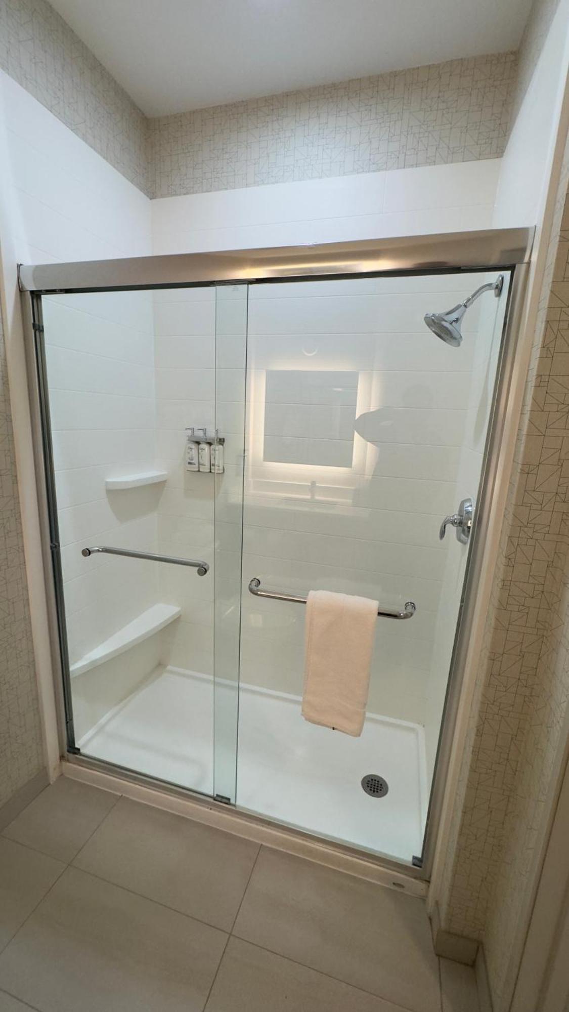Holiday Inn Express Hotel & Suites Marina By Ihg Exteriör bild