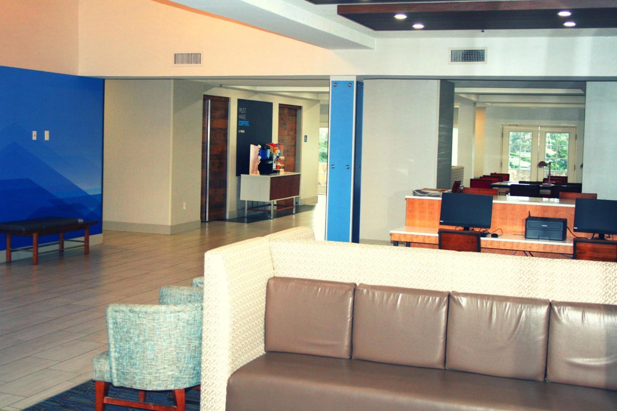 Holiday Inn Express Hotel & Suites Marina By Ihg Exteriör bild